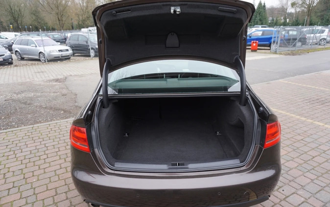 Audi A4 cena 37900 przebieg: 173000, rok produkcji 2011 z Brzozów małe 232